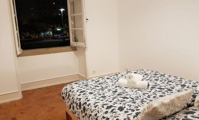 اتاق استاندارد با چشم‌انداز باغ, Rose View Guest House