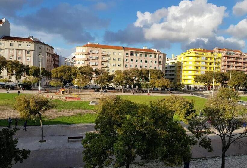 اتاق استاندارد سه تخته با چشم‌انداز باغ, Rose View Guest House