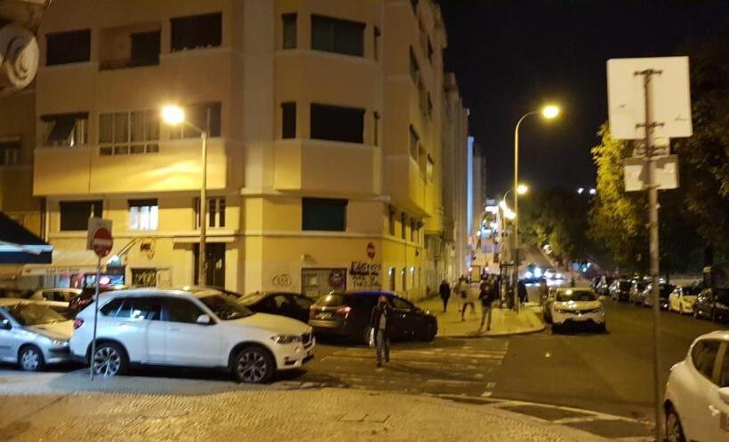 اتاق استاندارد سه تخته با چشم‌انداز باغ, Rose View Guest House