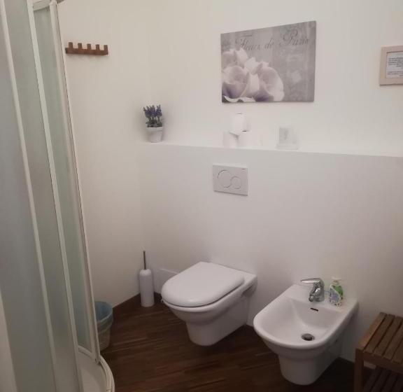 اتاق لوکس, B&b Longara