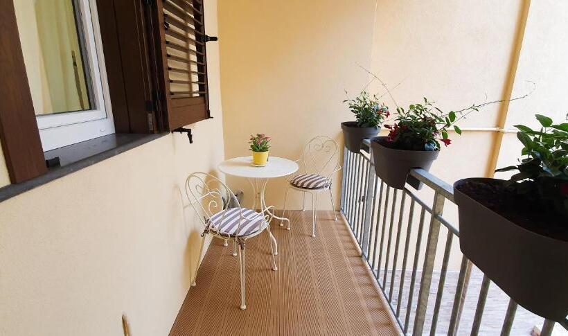 Casa 3 Quartos, Casa De Amicis 18
