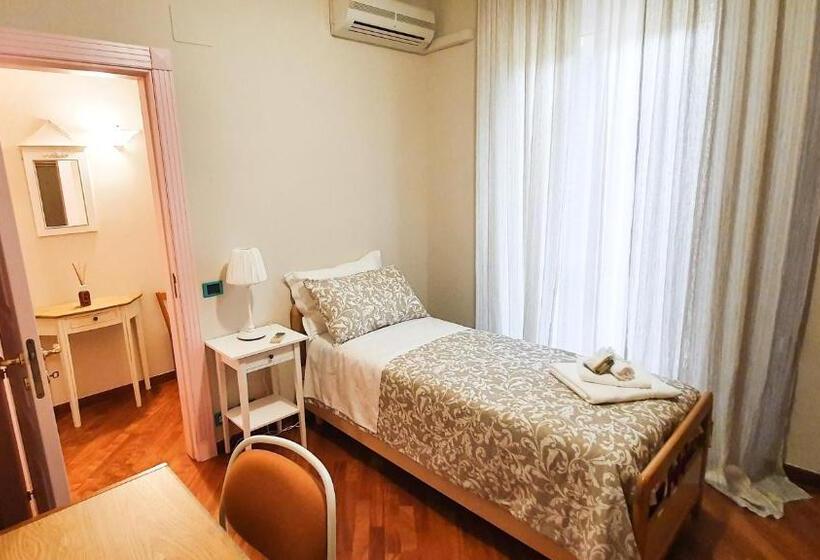 Номер Стандарт Трехместный, Casa De Amicis 18