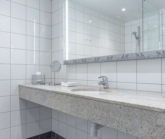 جناح جونيور, Radisson Blu Hotel Uppsala