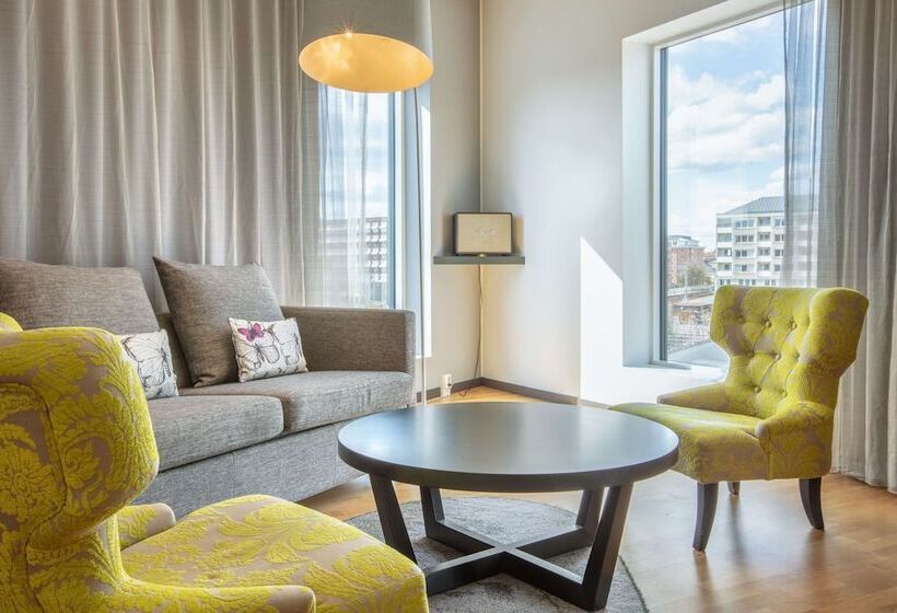 جناح جونيور, Radisson Blu Hotel Uppsala