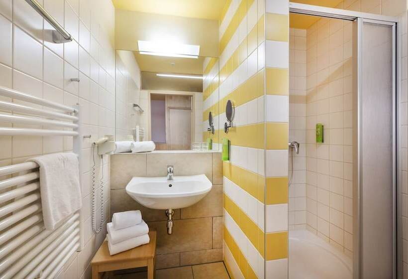 Четырехместный Номер Стандарт, Jufa Hotel Bleiburg