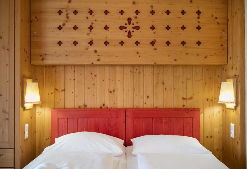 Номер Стандарт Трехместный, Jufa Hotel Tieschen