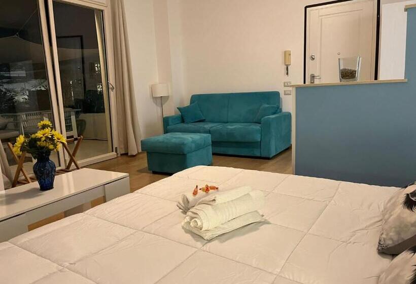 Полулюкс Одноместный с Террасой, Horizon Suites