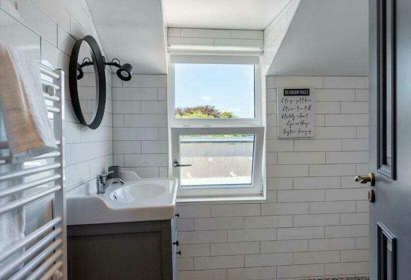 1 Bedroom Penthouse Apartment, Macs Townhouse Dungarvan