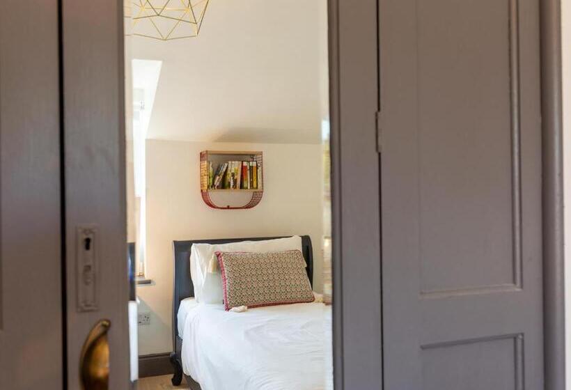 1 Bedroom Penthouse Apartment, Macs Townhouse Dungarvan