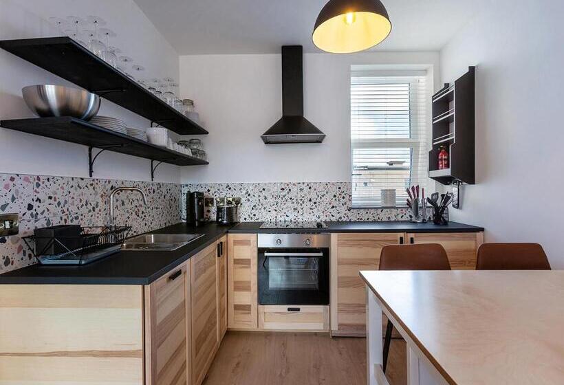 آپارتمان لوکس 1 خوابه, Macs Townhouse Dungarvan