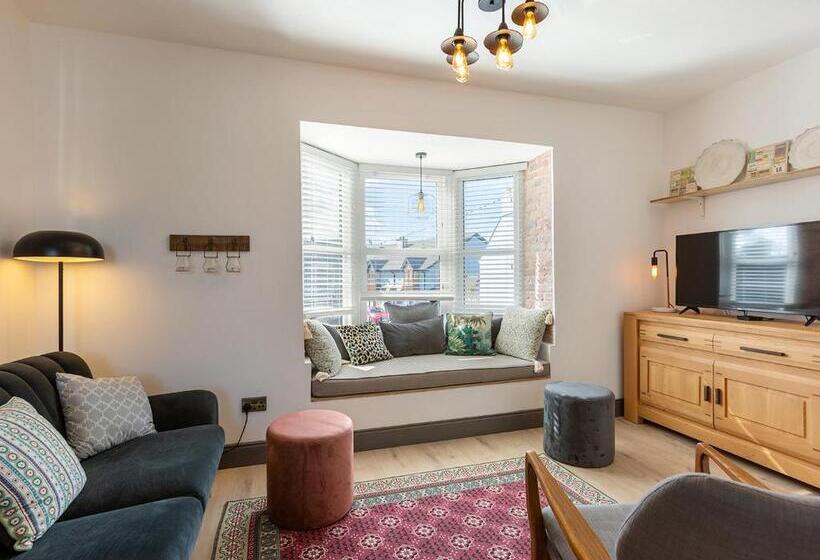آپارتمان لوکس 1 خوابه, Macs Townhouse Dungarvan
