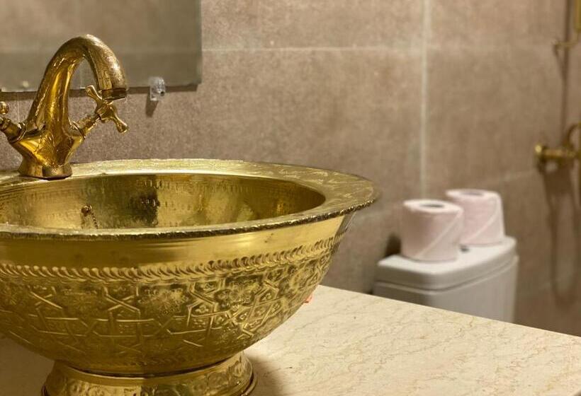 اتاق راحتی سه تخته, Palais Shazam & Spa