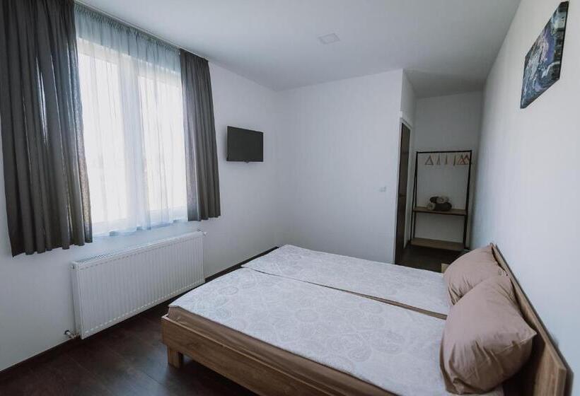 اتاق استاندارد با چشم‌انداز باغ, Sunset Inn