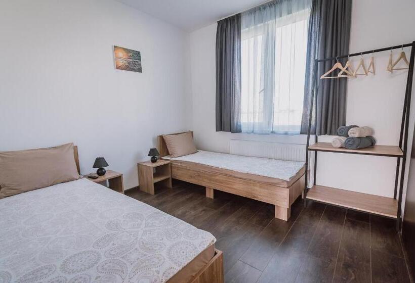 اتاق استاندارد با چشم‌انداز باغ, Sunset Inn
