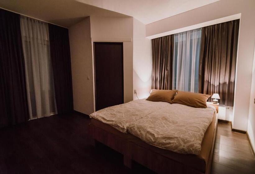اتاق لوکس, Sunset Inn