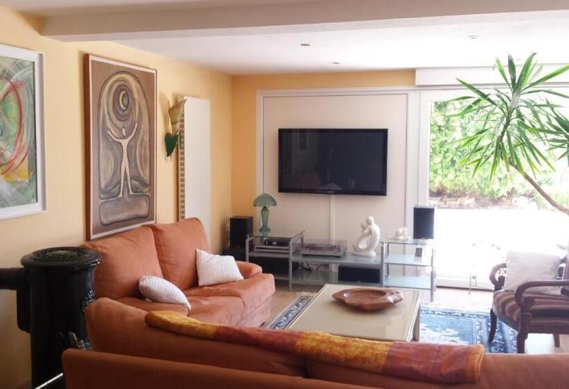 اتاق استاندارد با چشم‌انداز استخر, Notre Rêve   Chambre D Hôtes