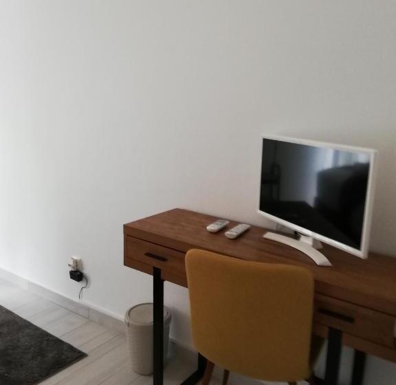 Полулюкс Вид на Сад, Victória Guest House