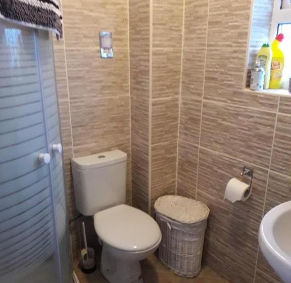 חדר יחיד נוף לגינה, 2 Single Beds For 2 Guest, Large Room, Sofa, Netflix, Garden View, Patio & Seating