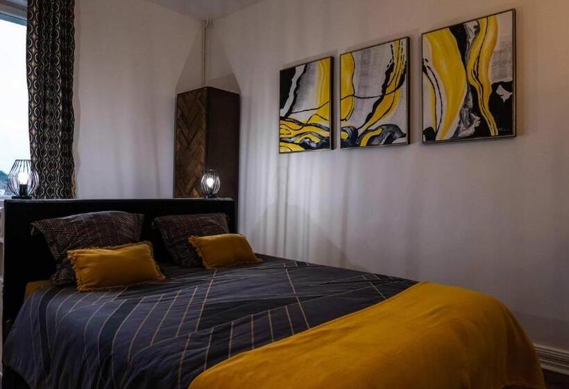 اتاق استاندارد, A La Villa Perroy Les Chambres Sont Spacieuses Et Les Petit Déjeuners Offerts