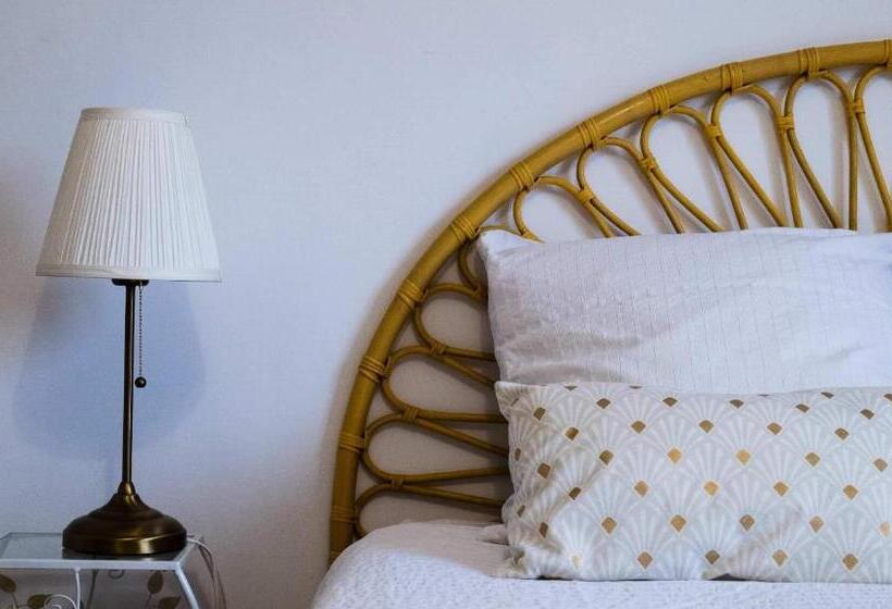 اتاق استاندارد سه نفره, A La Villa Perroy Les Chambres Sont Spacieuses Et Les Petit Déjeuners Offerts