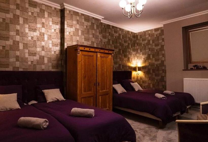 اتاق استاندارد چهار تخته, A La Villa Perroy Les Chambres Sont Spacieuses Et Les Petit Déjeuners Offerts