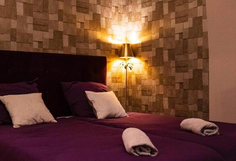 اتاق استاندارد چهار تخته, A La Villa Perroy Les Chambres Sont Spacieuses Et Les Petit Déjeuners Offerts