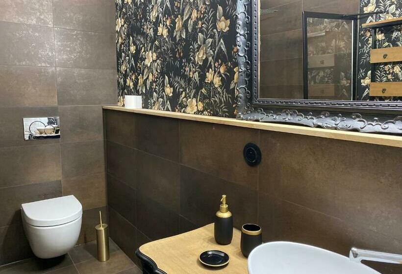 اتاق لوکس با بالکن, A La Villa Perroy Les Chambres Sont Spacieuses Et Les Petit Déjeuners Offerts
