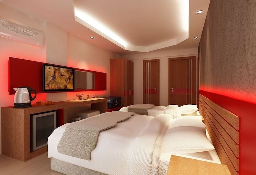 غرفة ديلوكس ثلاثية, Anil