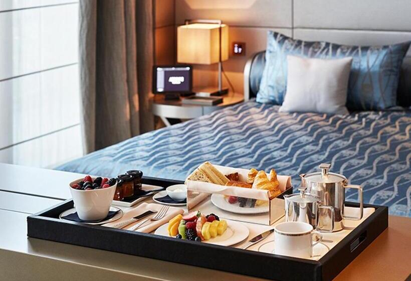 سوئیت با چشم‌انداز, Armani Hotel Milano