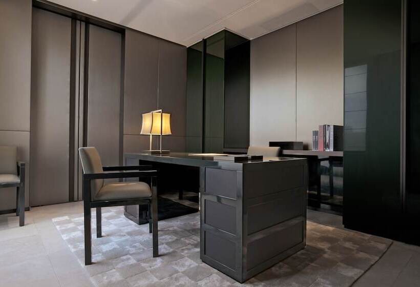 سوئیت با چشم‌انداز, Armani Hotel Milano