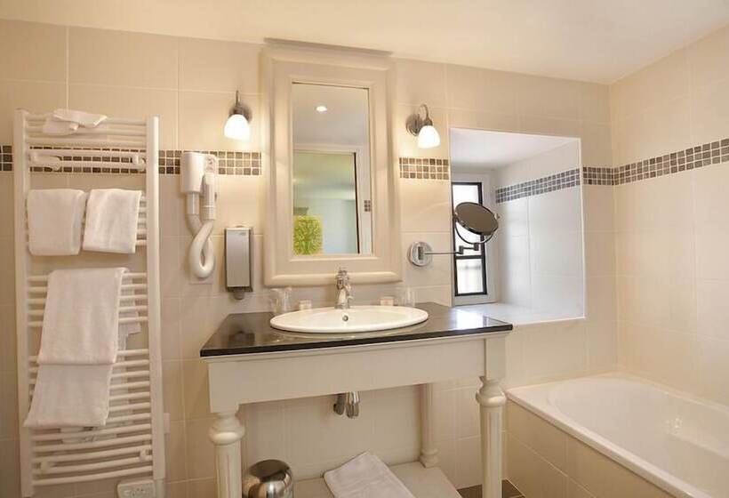 高级大房间, Logis Hotel, Restaurant Et Spa Le Relais De Broceliande