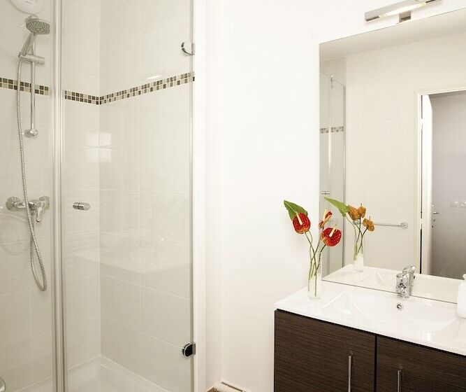 Апартаменты 1 Спальня, Residhome Paris Guyancourt