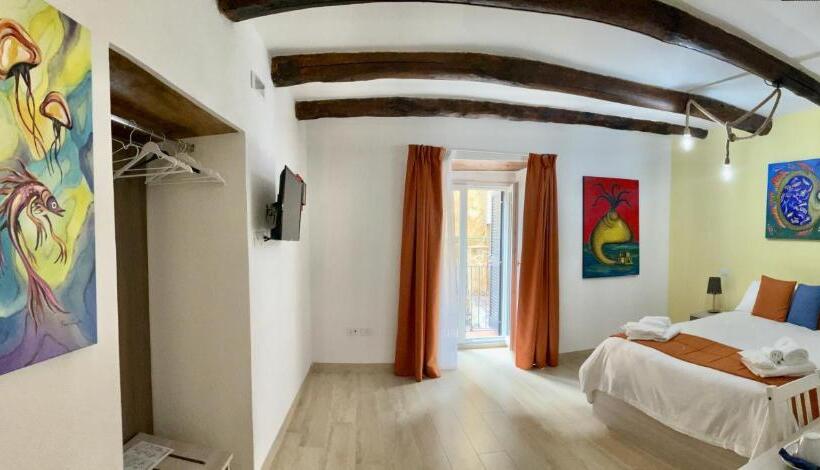 اتاق سوپریور خانوادگی, A Room De  Scugnizzi