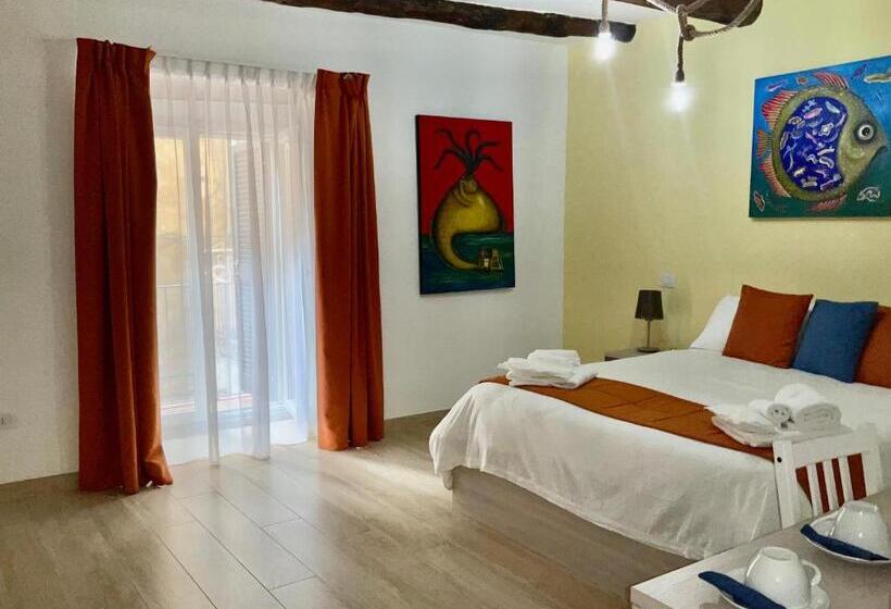 اتاق سوپریور خانوادگی, A Room De  Scugnizzi