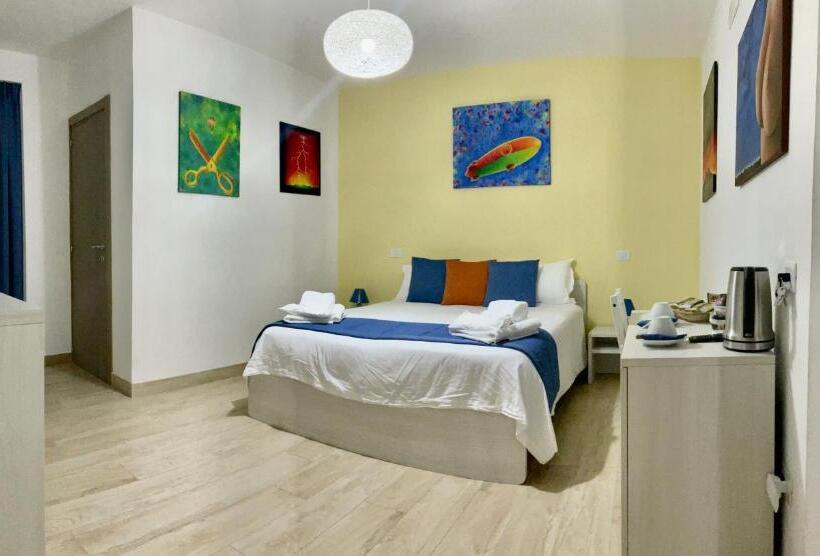 اتاق لوکس, A Room De  Scugnizzi