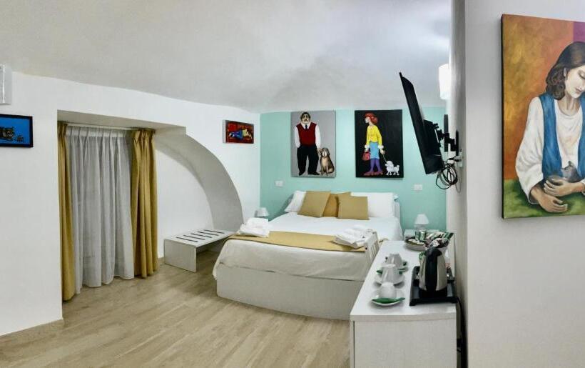 اتاق اجرایی سه نفره, A Room De  Scugnizzi