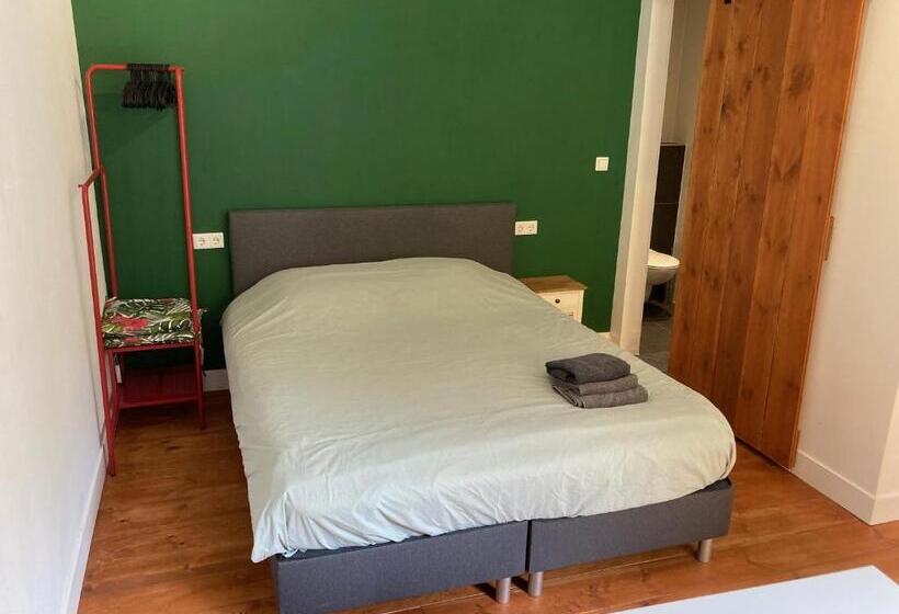 Escritório Estándar, B&b De Bievangh