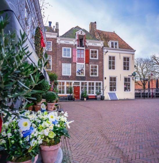 اتاق لوکس, De Kaepstander