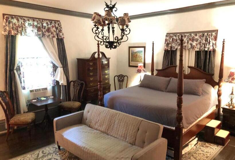 Estúdio Familiar, Belmont Inn