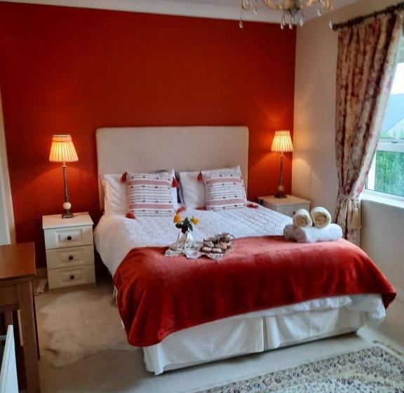 اتاق سوپریور با تخت بزرگ, Hillhead House, F94 F6n1