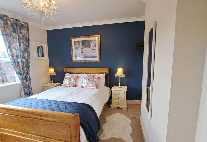 اتاق استاندارد با تخت بزرگ, Hillhead House, F94 F6n1