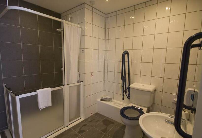 اتاق استاندارد یک نفره, Days Inn London Stansted Airport