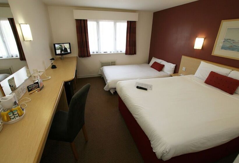 اتاق خانوادگی, Days Inn London Stansted Airport