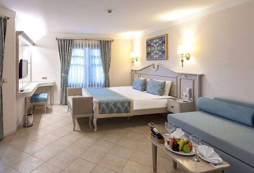 Номер Клуб, Starlight Resort