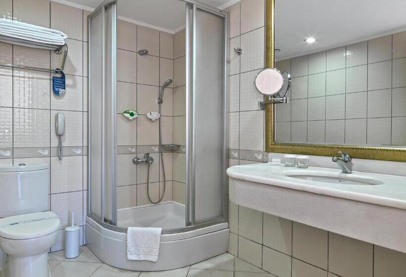 Номер Клуб, Starlight Resort