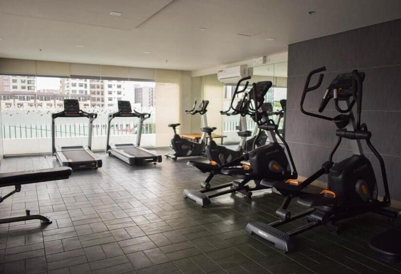 דירת שני חדרים, Manhattan Plaza Tower 1
