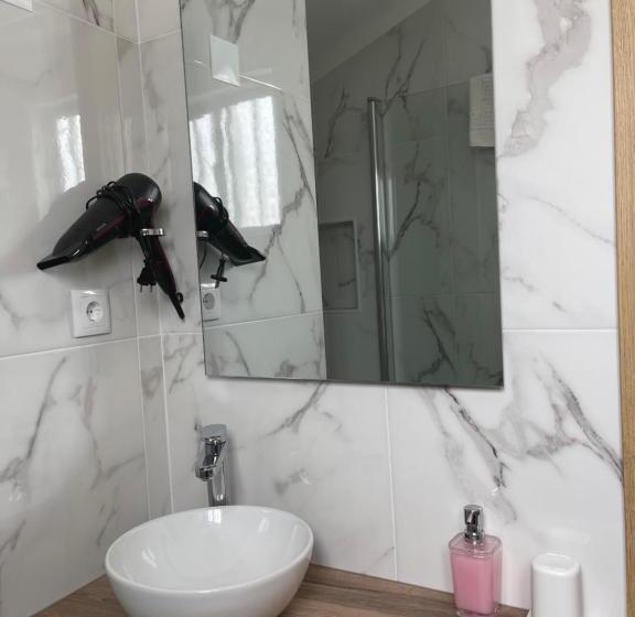 Quarto Familiar, Nova Delpa Al