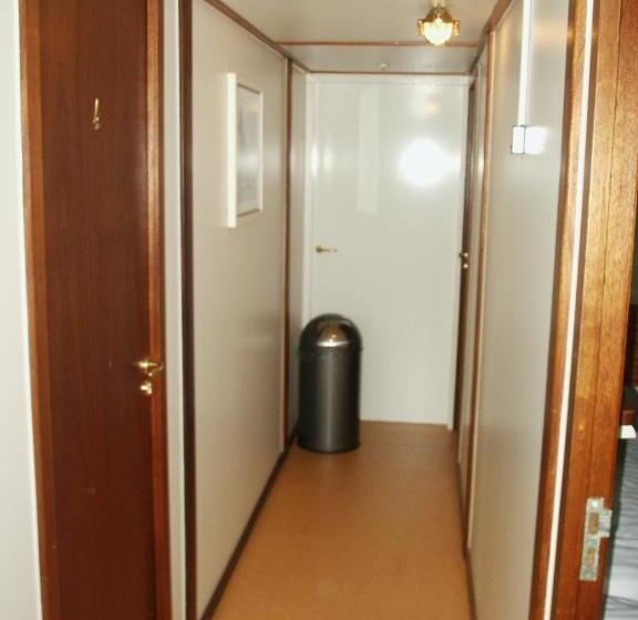 Quarto Familiar, Felicitas