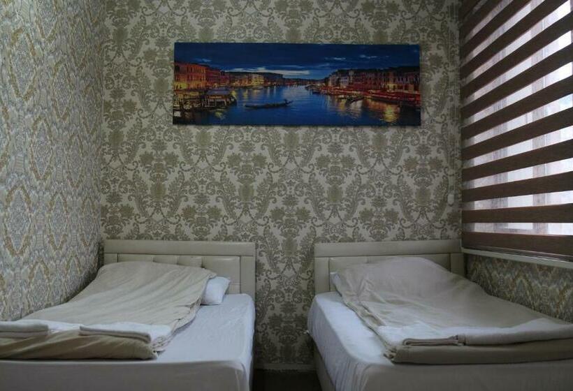 اتاق خانوادگی, Saydam Otel