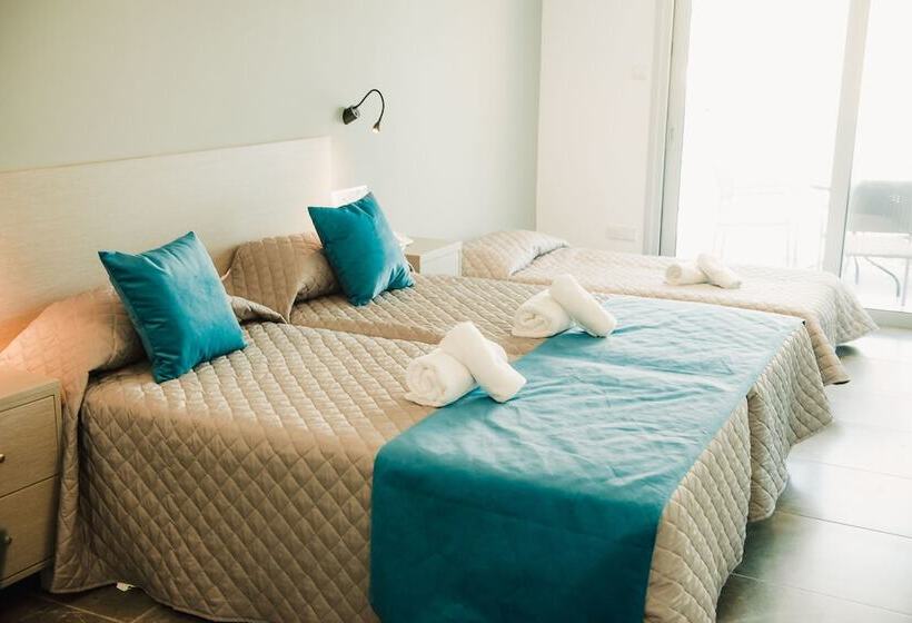 Quarto Triplo Superior, A Maos Hotel Apartments